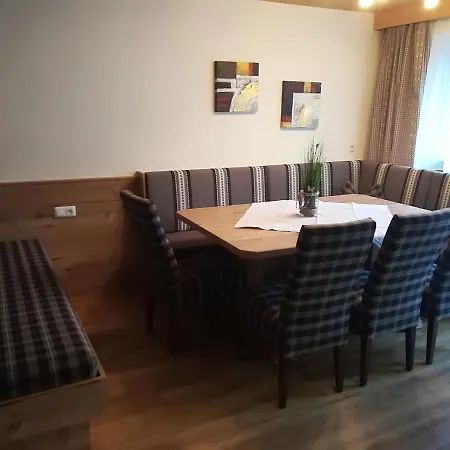 Gaestehaus Hochmuth דירה מאיירהופן